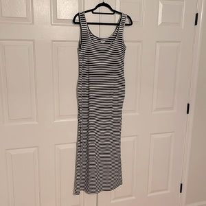 Old Navy Sleeveless Maternity Dress